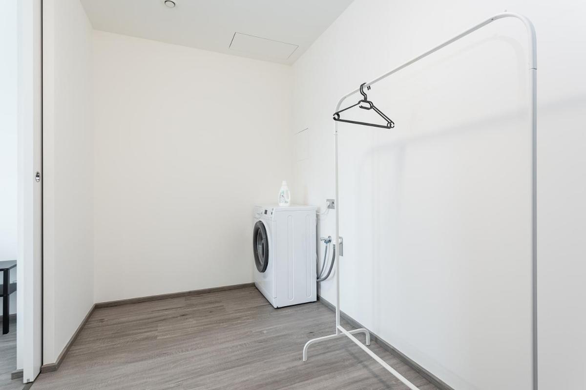 Yellow Apartment With Parking Praha Bagian luar foto